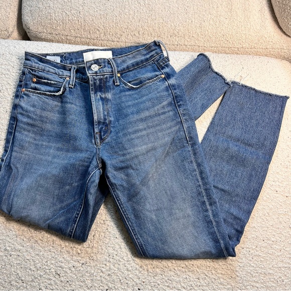 The Mid Rise Dazzler Ankle Step Fray in Something To Remember
MOTHER - Picture 11 of 11